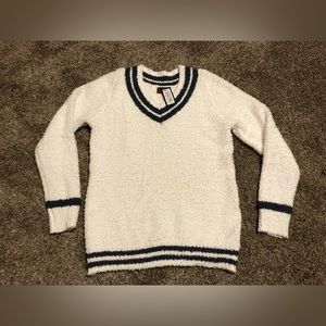 POL V-Neck Fuzzy Pullover Sweater White With Blue Accents Ladies Small.